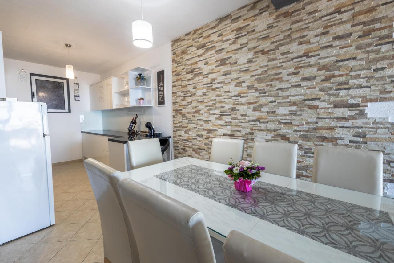 Apartment Dany - Free Beach Parking Makarska Exterior photo