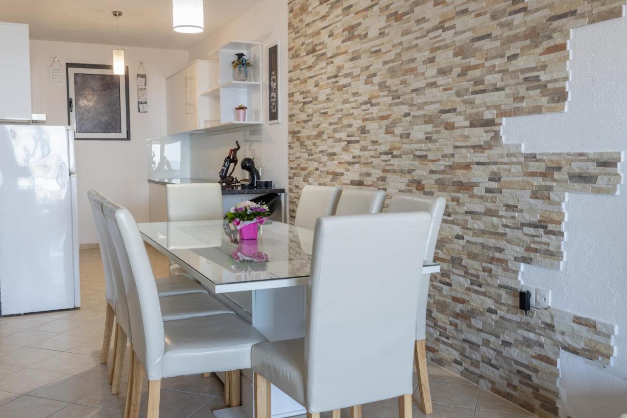 Apartment Dany - Free Beach Parking Makarska Exterior photo